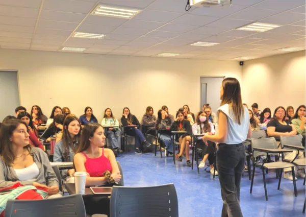 Isabel Santamaría, conferencista para eventos corporativos sobre Programación Neurolingüística