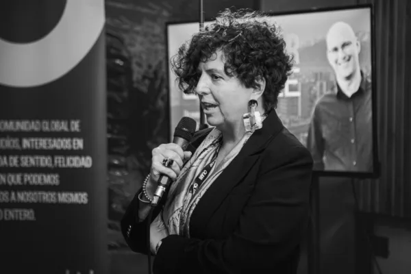 Jennyfer Salvo, conferencista para eventos corporativos sobre IA Ética y Gobernanza