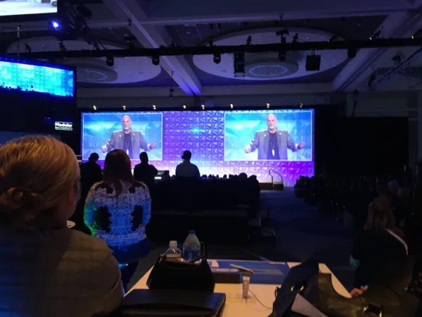 Yossi Ghinsberg, conferencista para eventos corporativos sobre Superación Personal